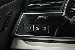 Harmaa Audi Q7 2021 kuva 26.