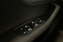 Harmaa Audi Q7 2021 kuva 27.