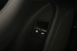 Harmaa Audi Q7 2021 kuva 28.