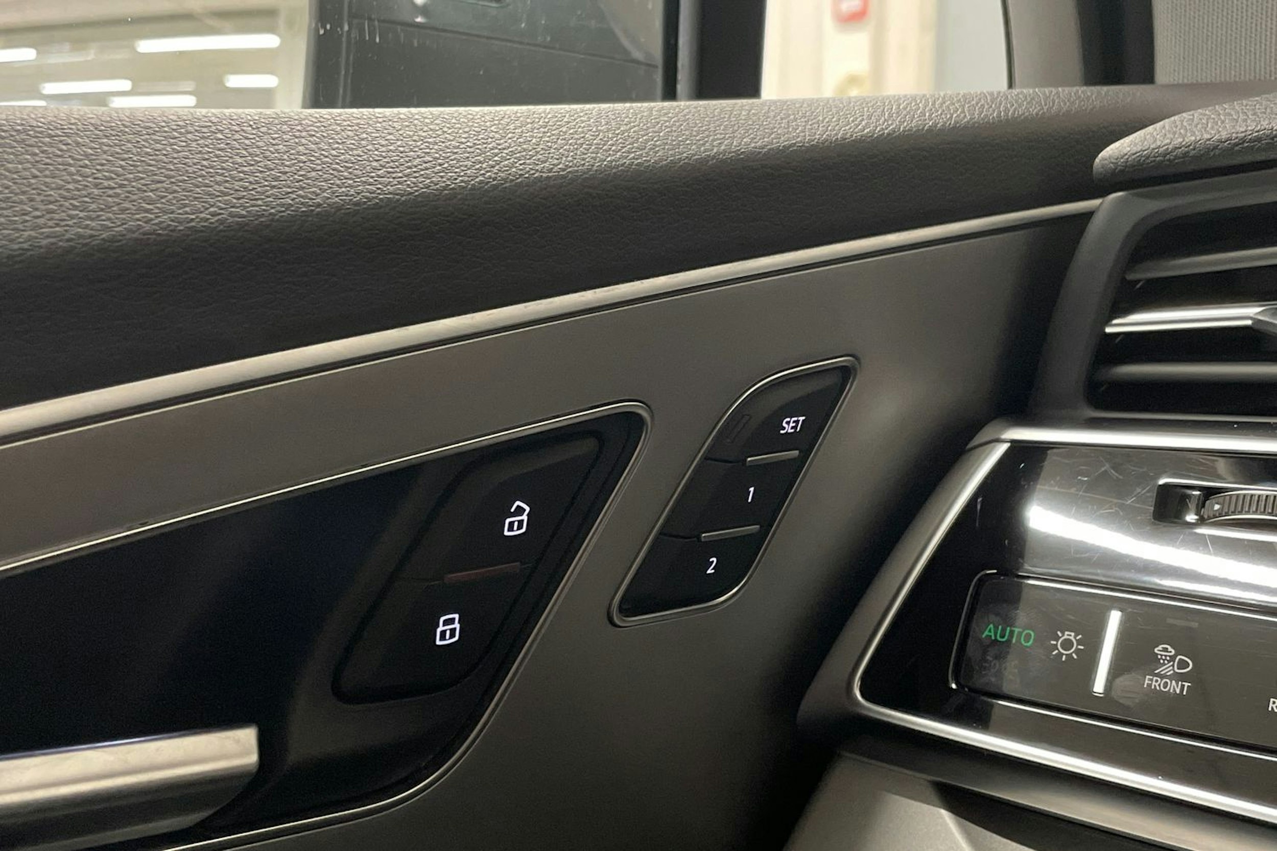 Harmaa Audi Q7 2021 kuva 29.