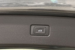 Harmaa Audi Q7 2021 kuva 33.
