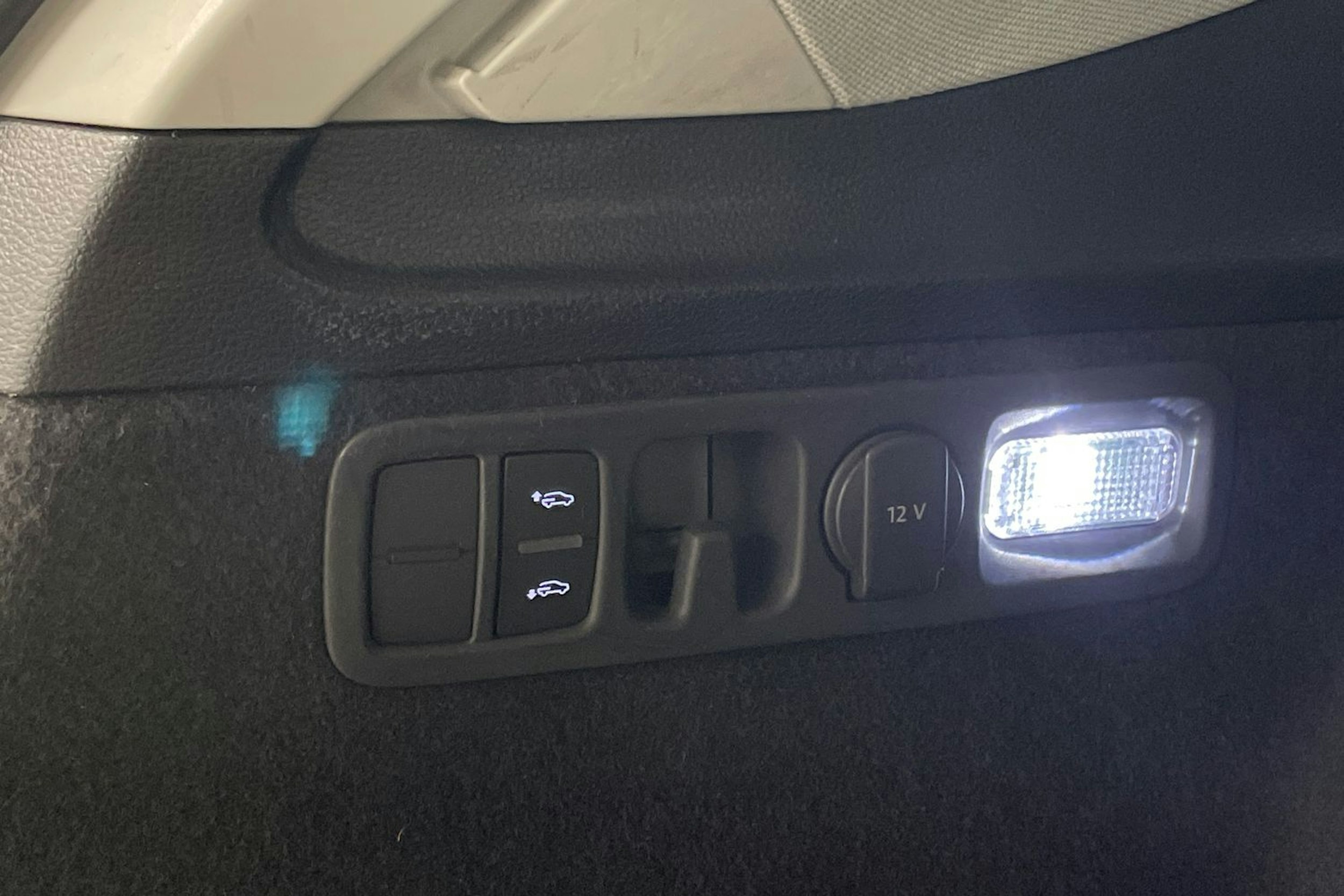Harmaa Audi Q7 2021 kuva 34.