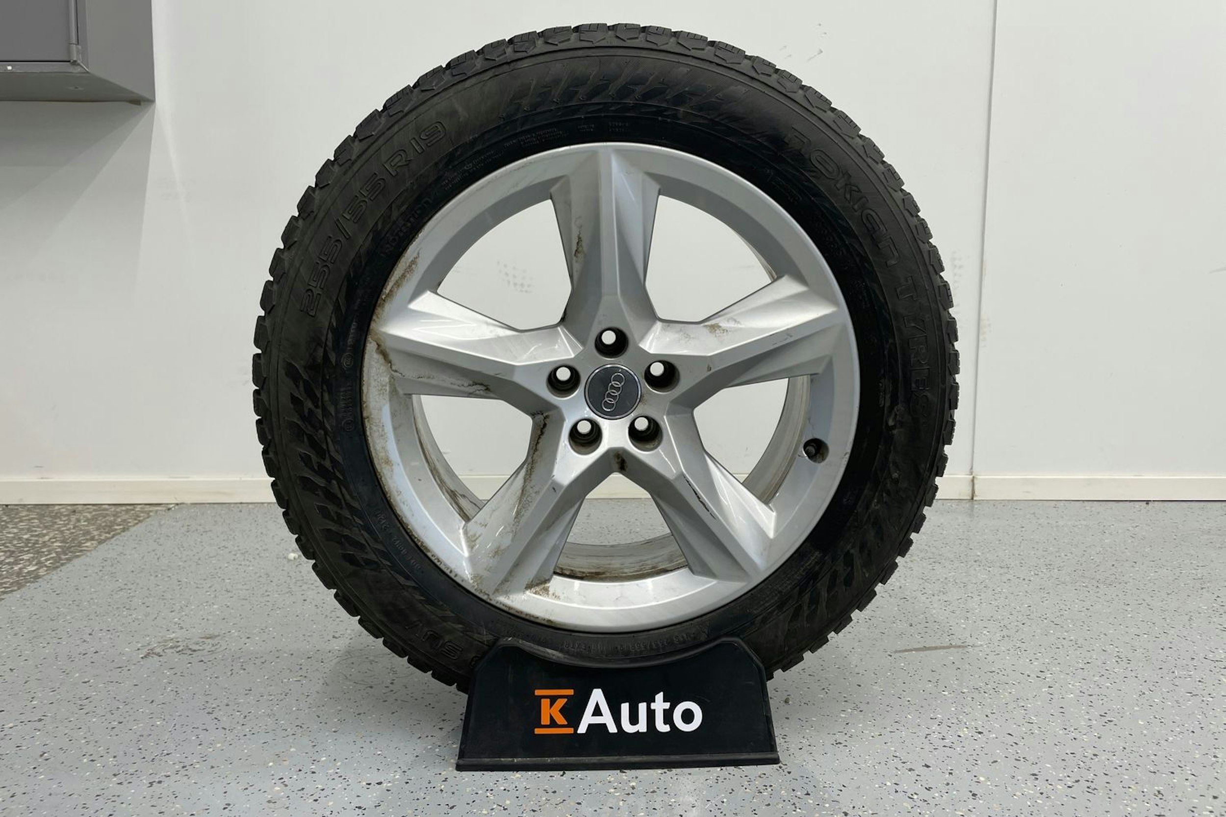 Harmaa Audi Q7 2021 kuva 37.