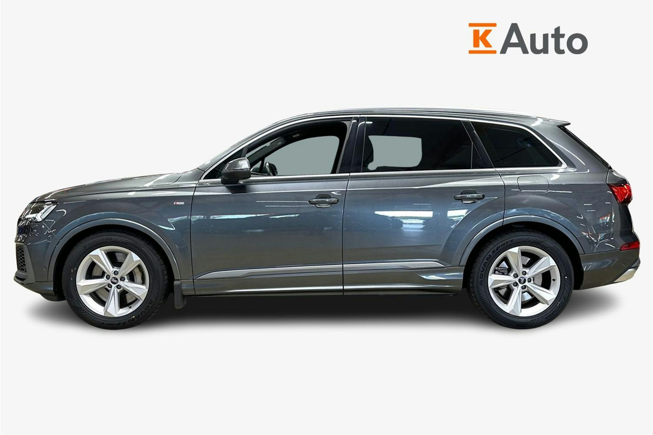 harmaa Audi Q7 2021 kuva 6.