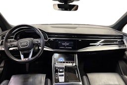 harmaa Audi Q7 2021 kuva 9.