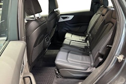 harmaa Audi Q7 2021 kuva 10.