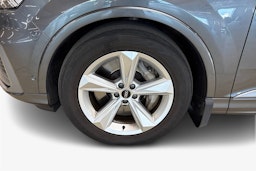 harmaa Audi Q7 2021 kuva 11.