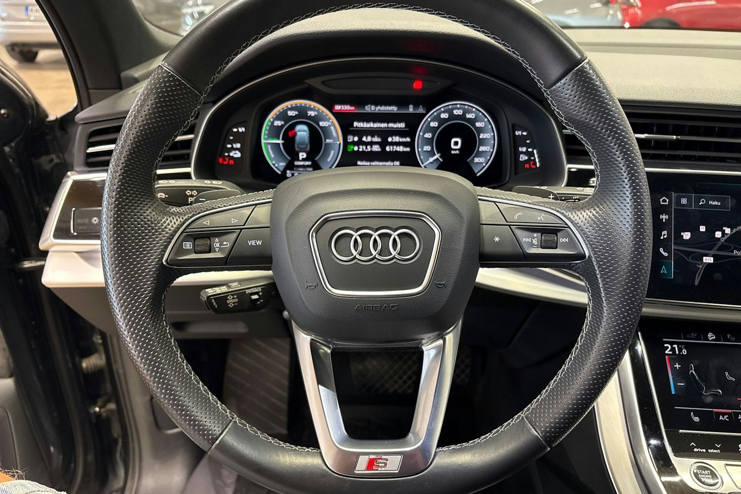harmaa Audi Q7 2021 kuva 16.