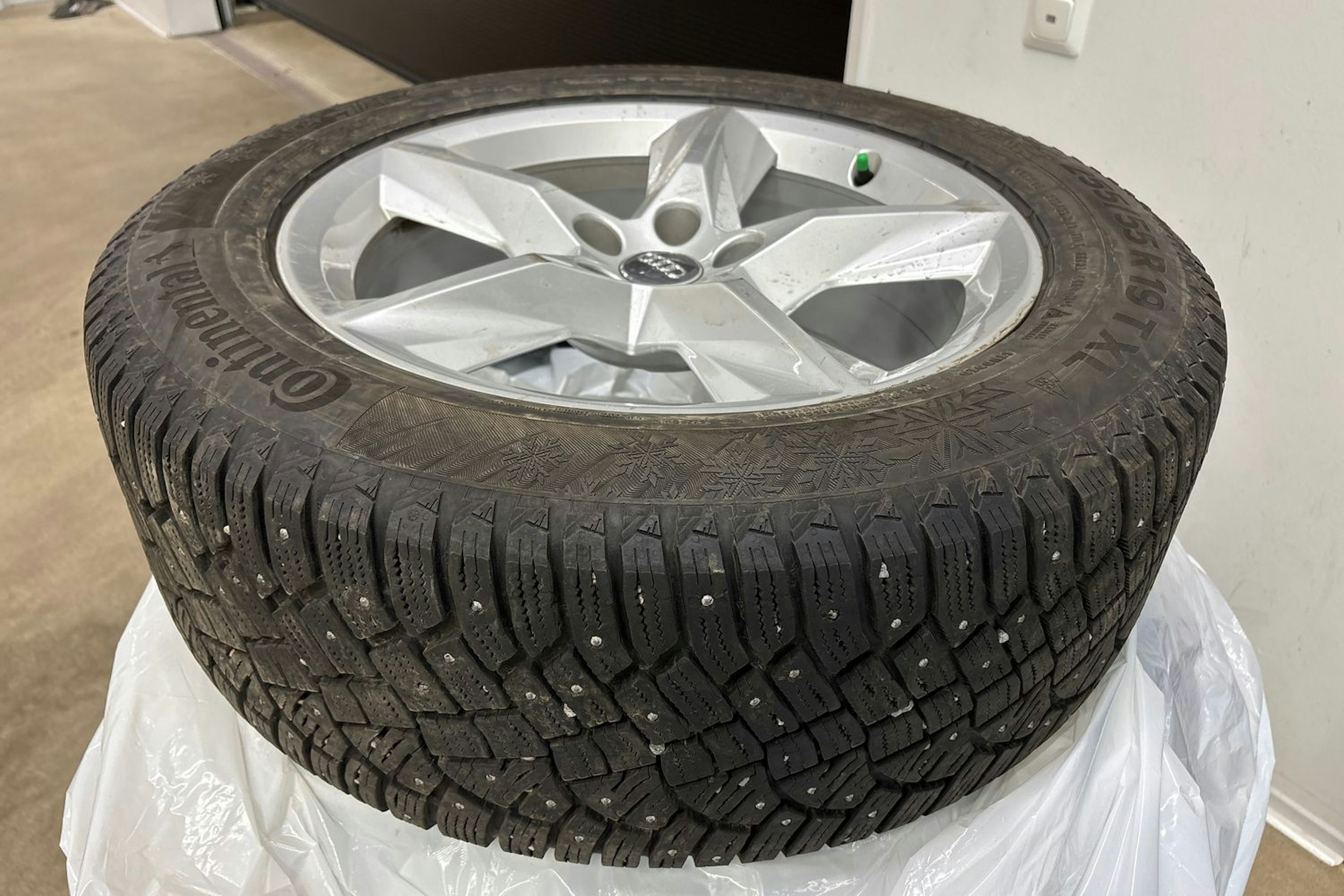 harmaa Audi Q7 2021 kuva 18.