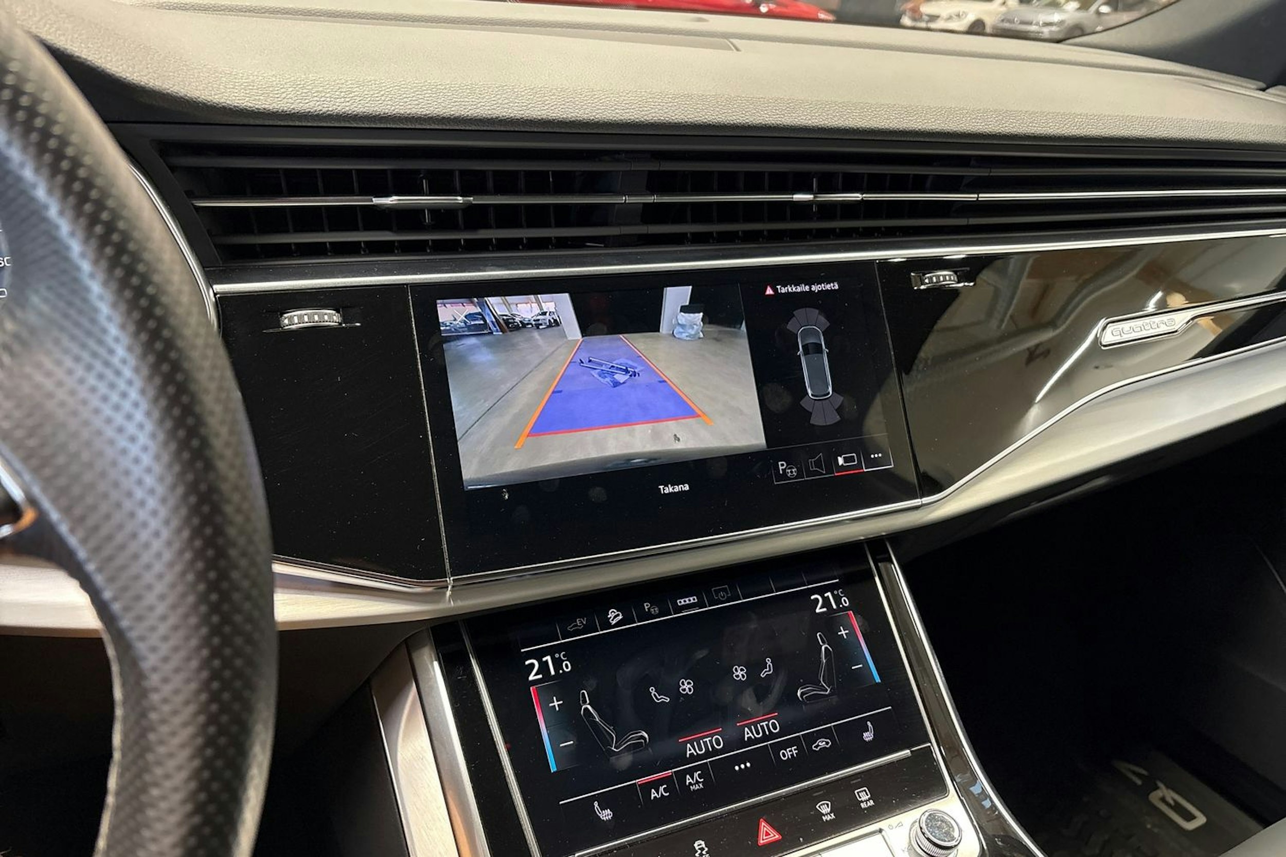 harmaa Audi Q7 2021 kuva 24.