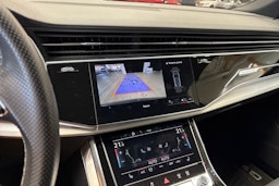 harmaa Audi Q7 2021 kuva 24.