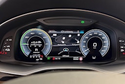 harmaa Audi Q7 2021 kuva 25.