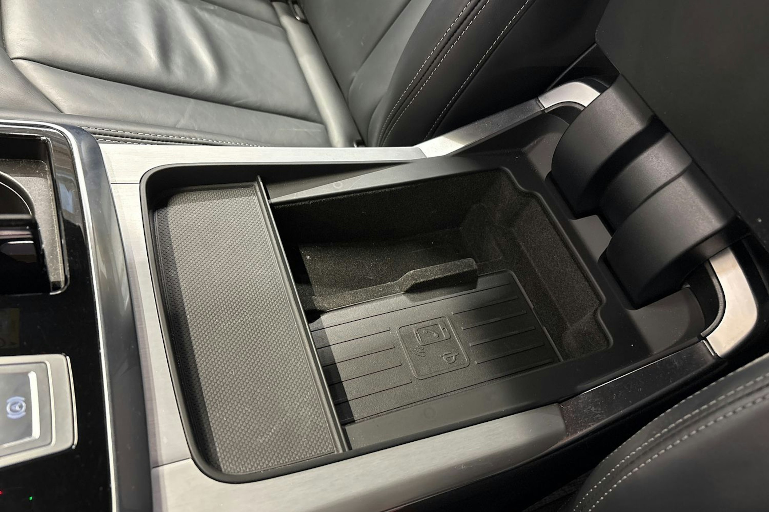 harmaa Audi Q7 2021 kuva 26.