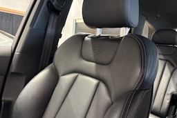 harmaa Audi Q7 2021 kuva 27.