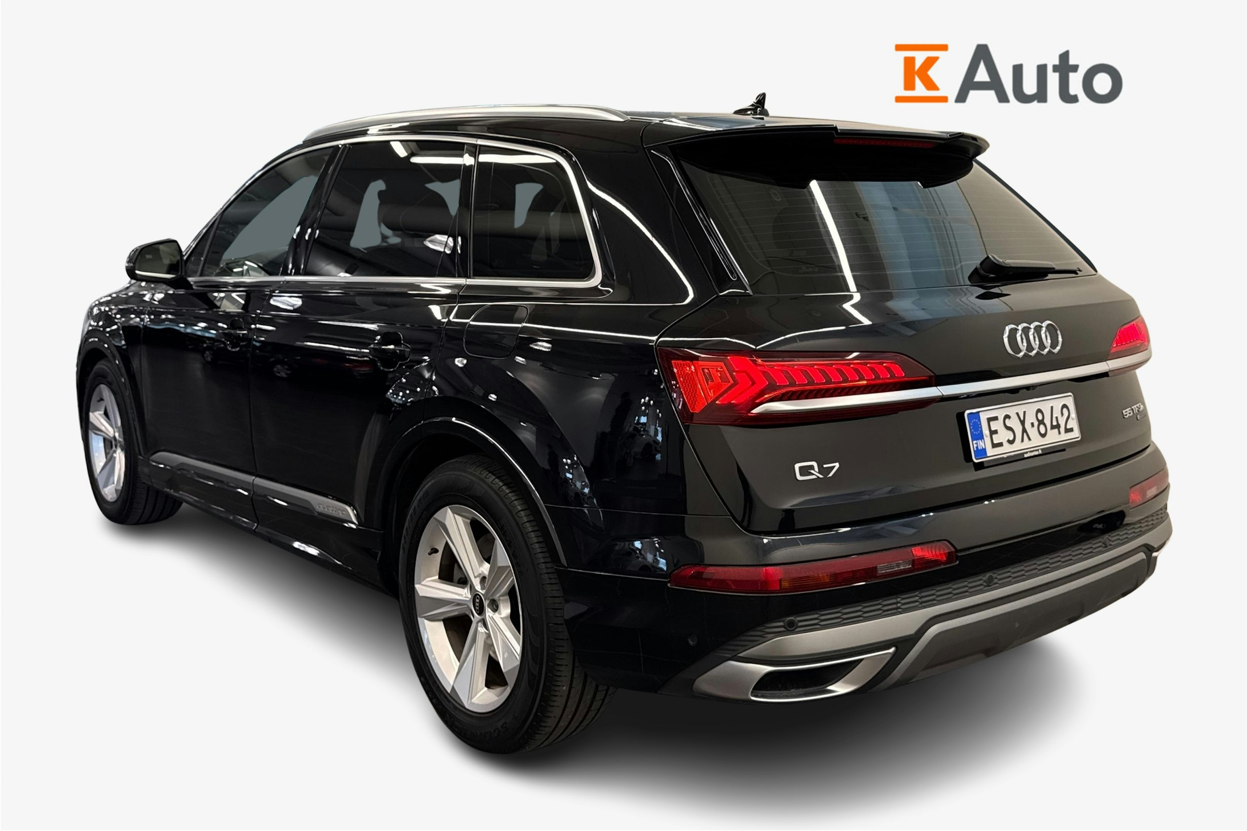 musta Audi Q7 2021 kuva 2.