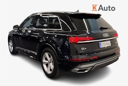 musta Audi Q7 2021 kuva 2.