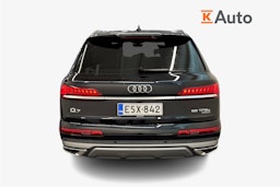 musta Audi Q7 2021 kuva 3.