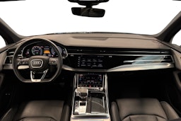 musta Audi Q7 2021 kuva 9.