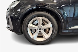 musta Audi Q7 2021 kuva 11.