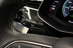 musta Audi Q7 2021 kuva 23.