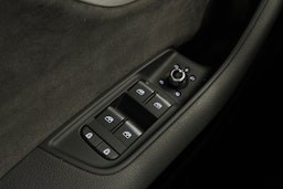 musta Audi Q7 2021 kuva 26.