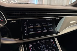 musta Audi Q7 2021 kuva 31.