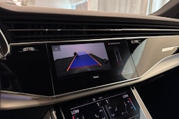 musta Audi Q7 2021 kuva 34.