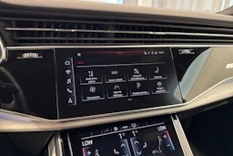 musta Audi Q7 2021 kuva 35.