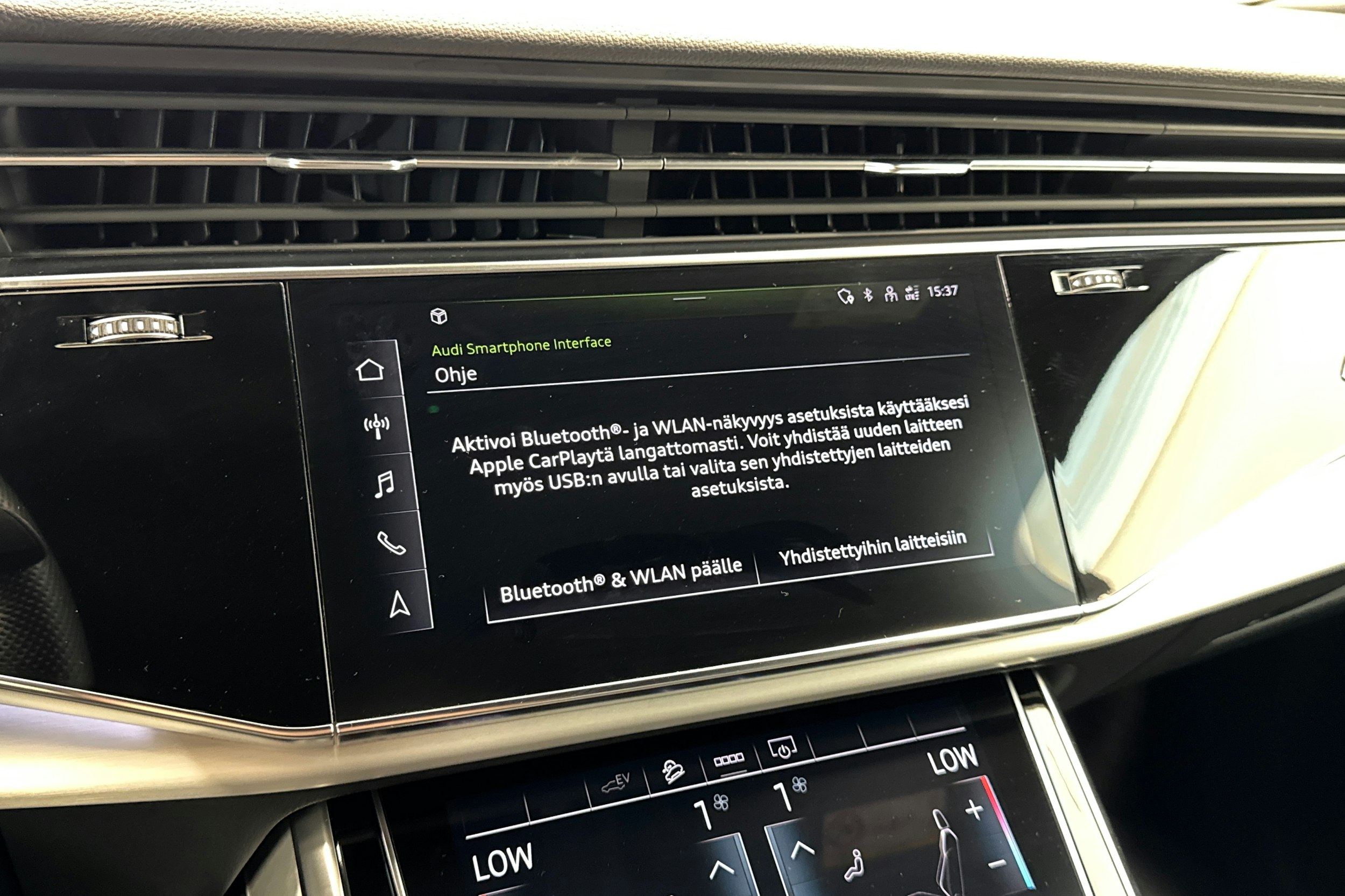 musta Audi Q7 2021 kuva 37.