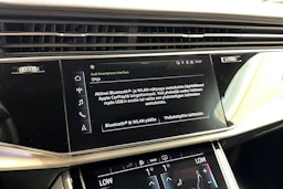 musta Audi Q7 2021 kuva 37.
