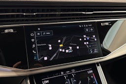 musta Audi Q7 2021 kuva 38.