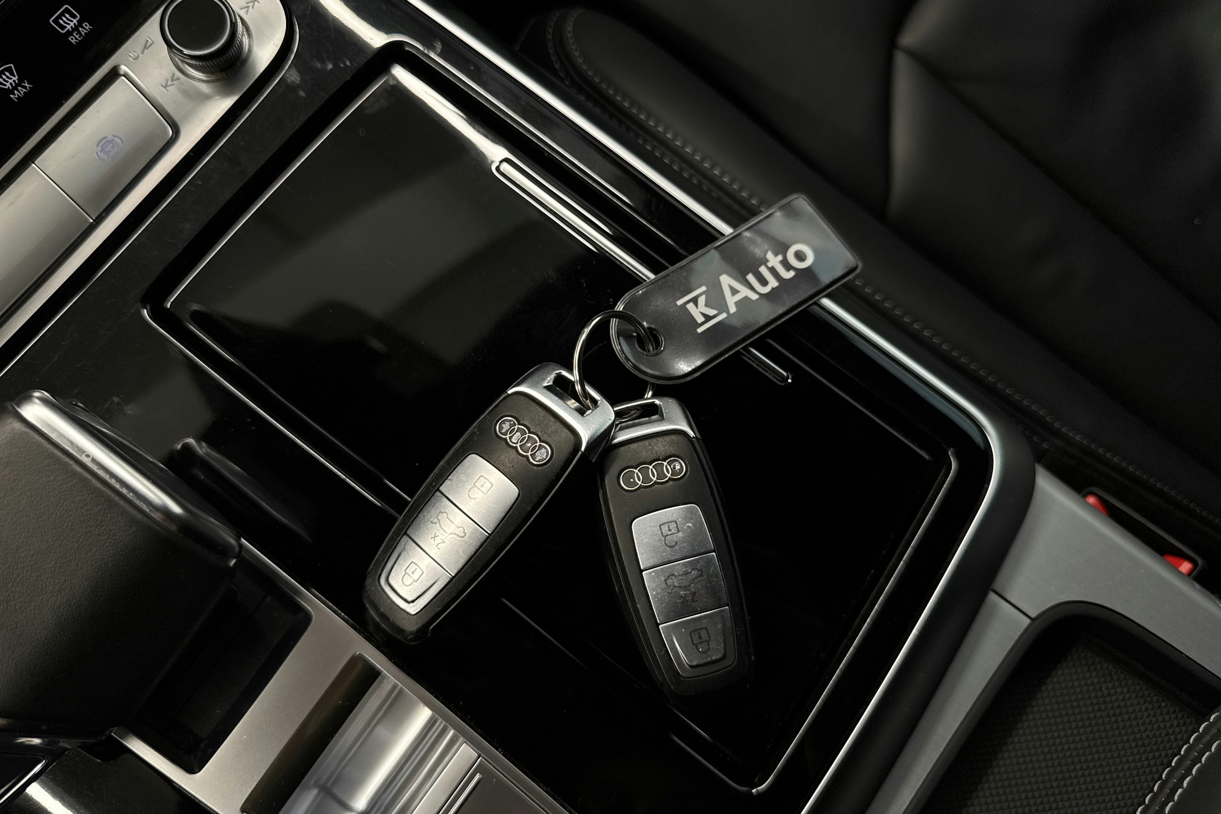 musta Audi Q7 2021 kuva 39.