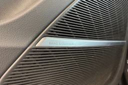Musta Audi Q7 2021 kuva 7.