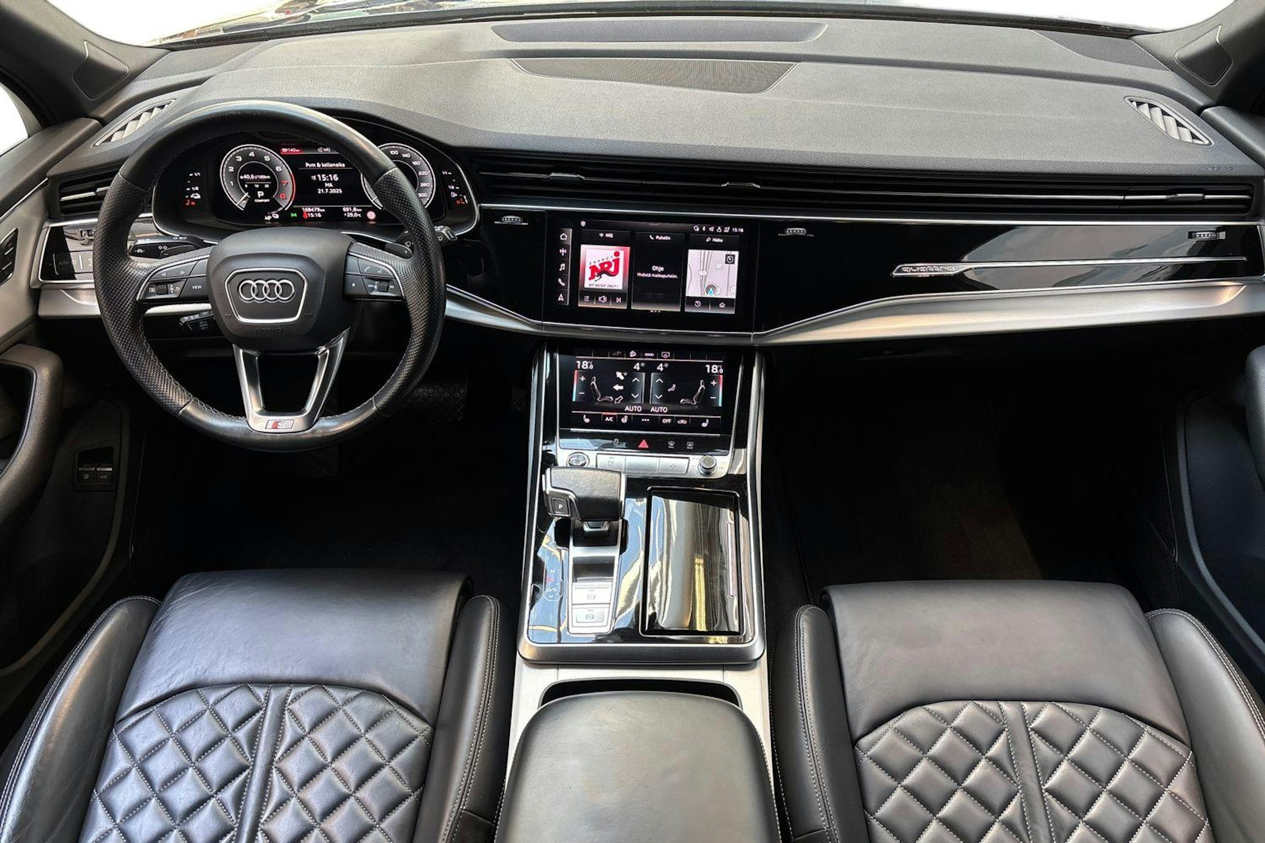sininen Audi Q7 2021 kuva 9.