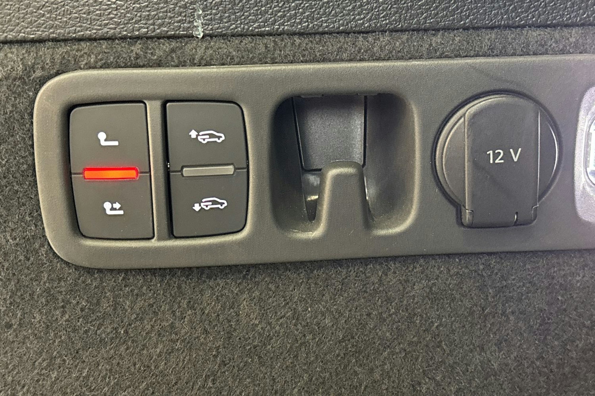 sininen Audi Q7 2021 kuva 17.