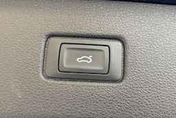 sininen Audi Q7 2021 kuva 18.