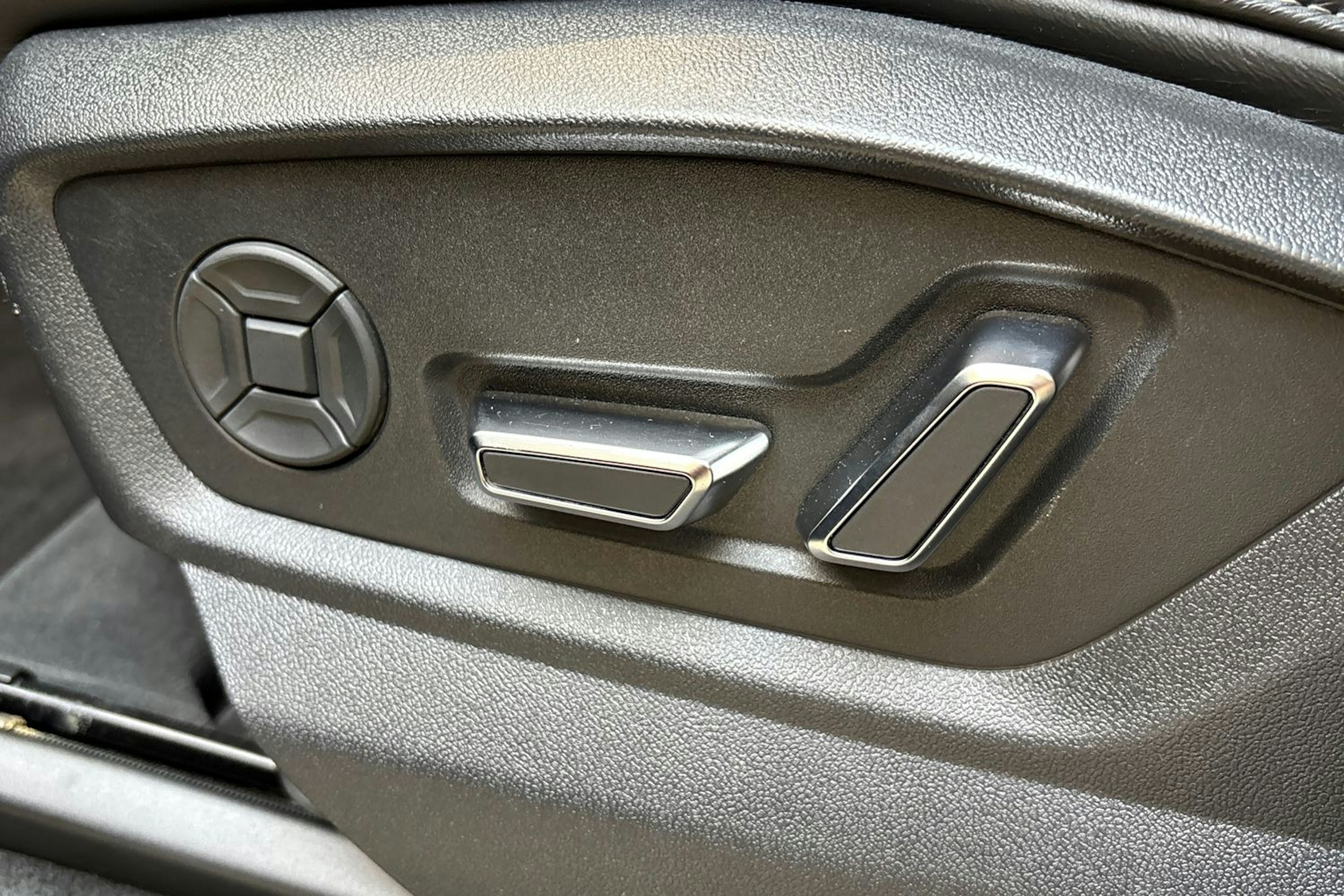 sininen Audi Q7 2021 kuva 20.