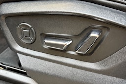 sininen Audi Q7 2021 kuva 20.