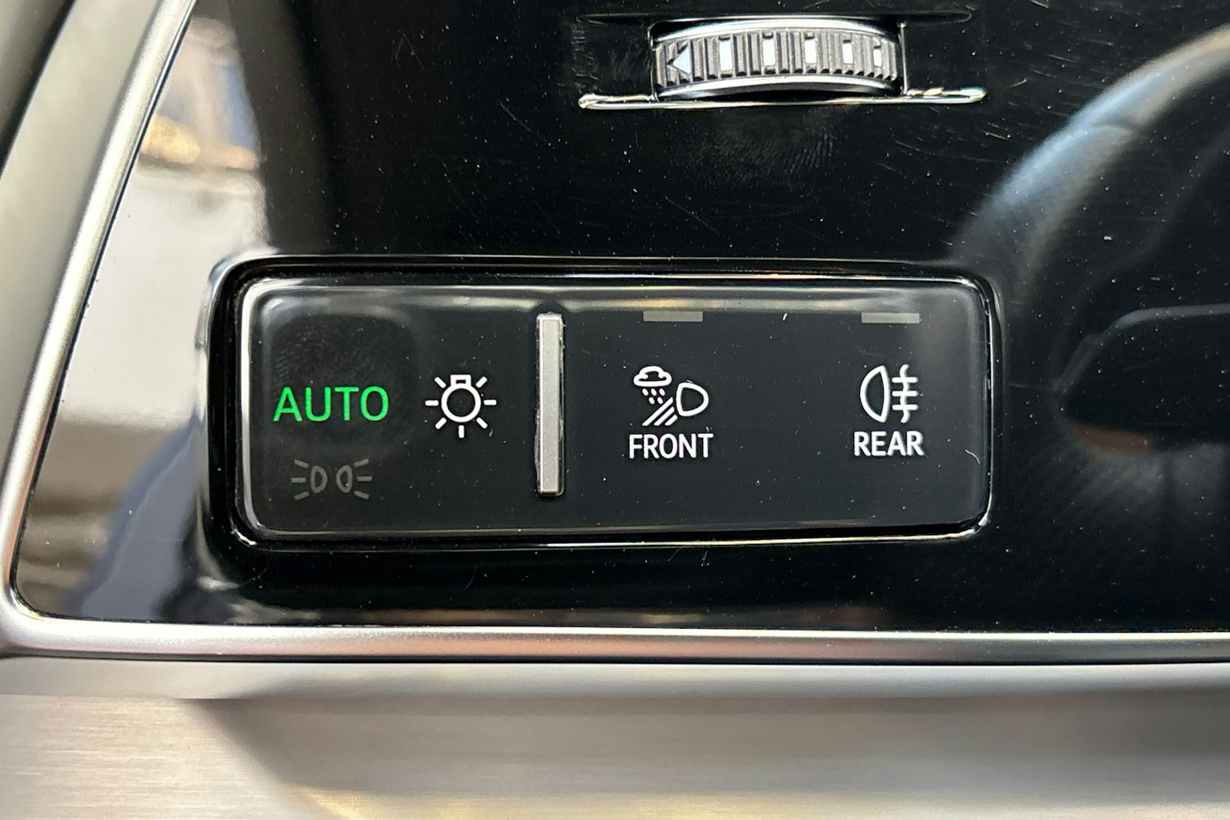 sininen Audi Q7 2021 kuva 23.