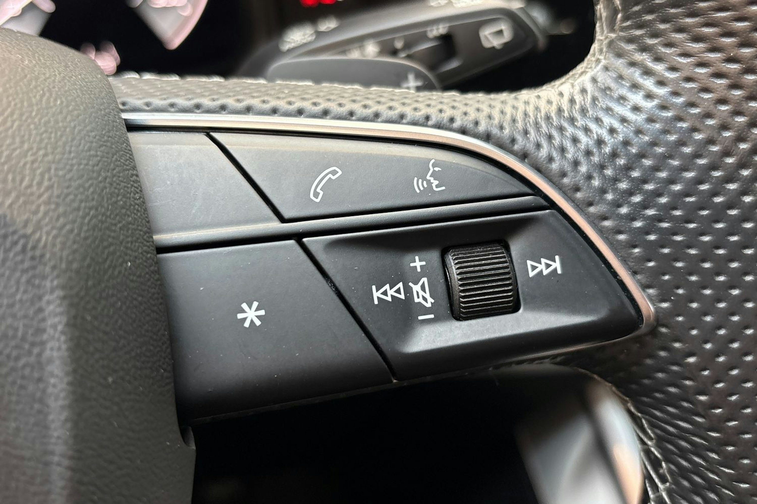 sininen Audi Q7 2021 kuva 25.