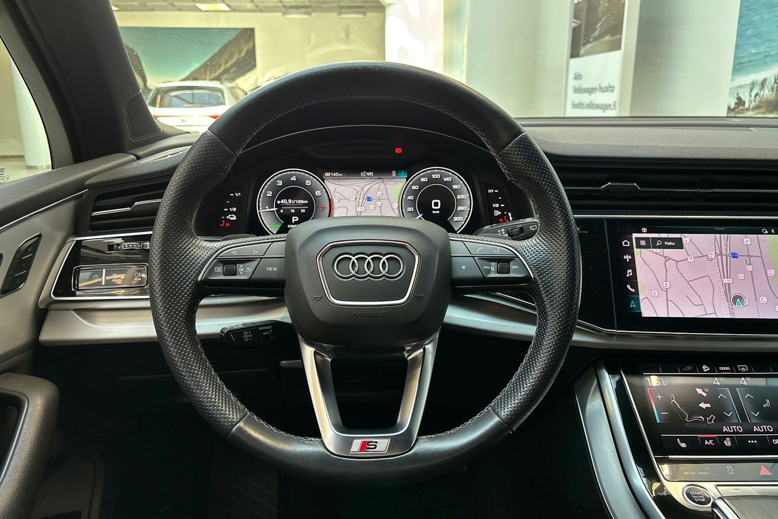 sininen Audi Q7 2021 kuva 27.