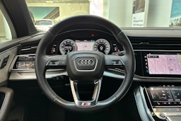 sininen Audi Q7 2021 kuva 27.