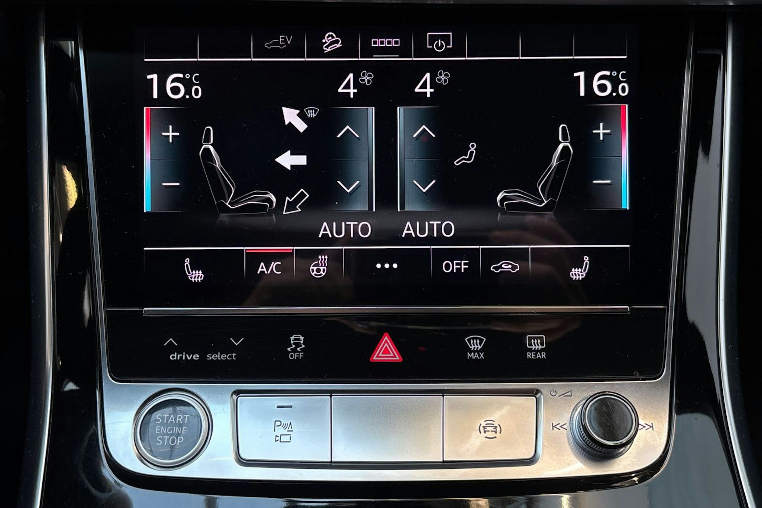sininen Audi Q7 2021 kuva 33.