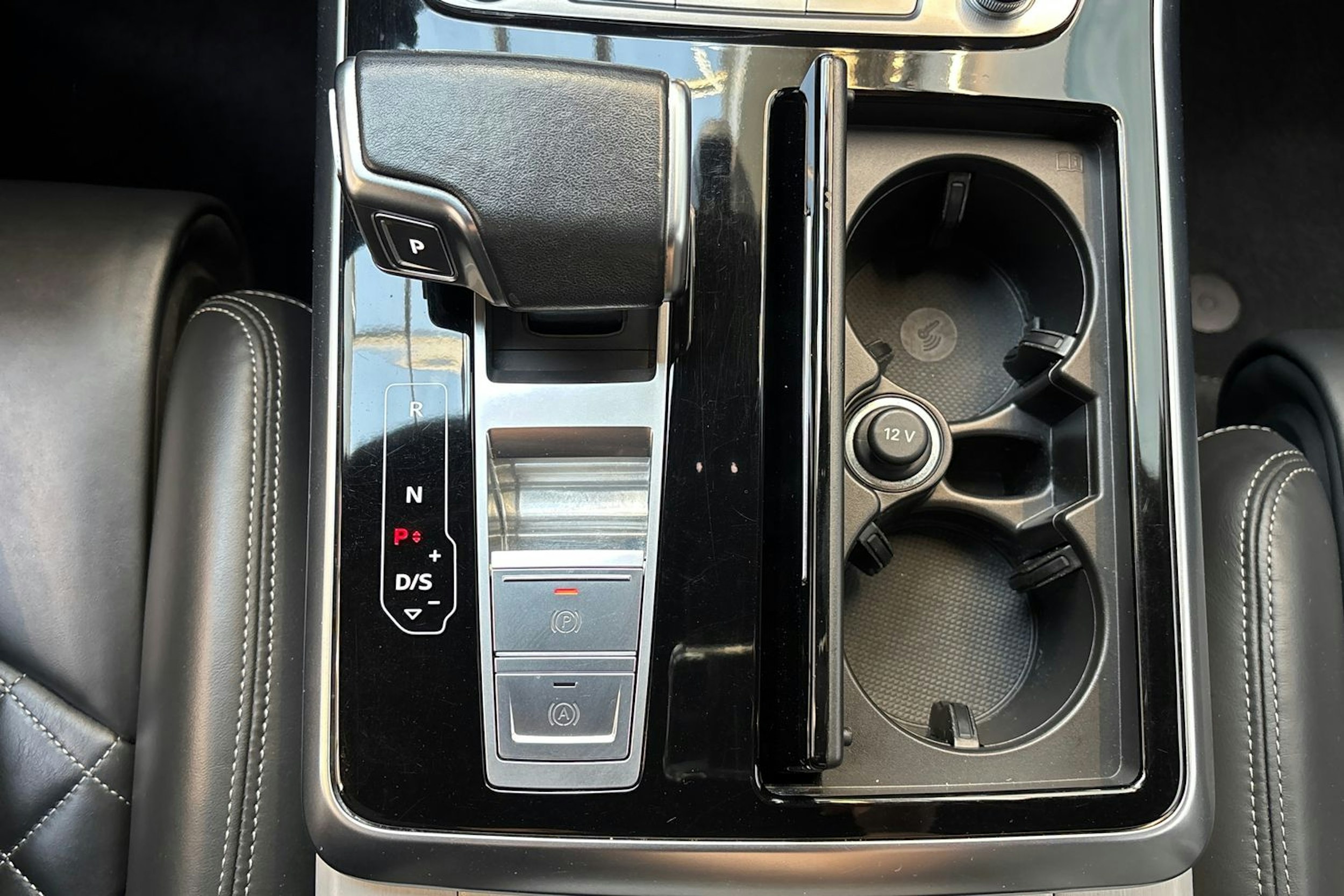 sininen Audi Q7 2021 kuva 34.