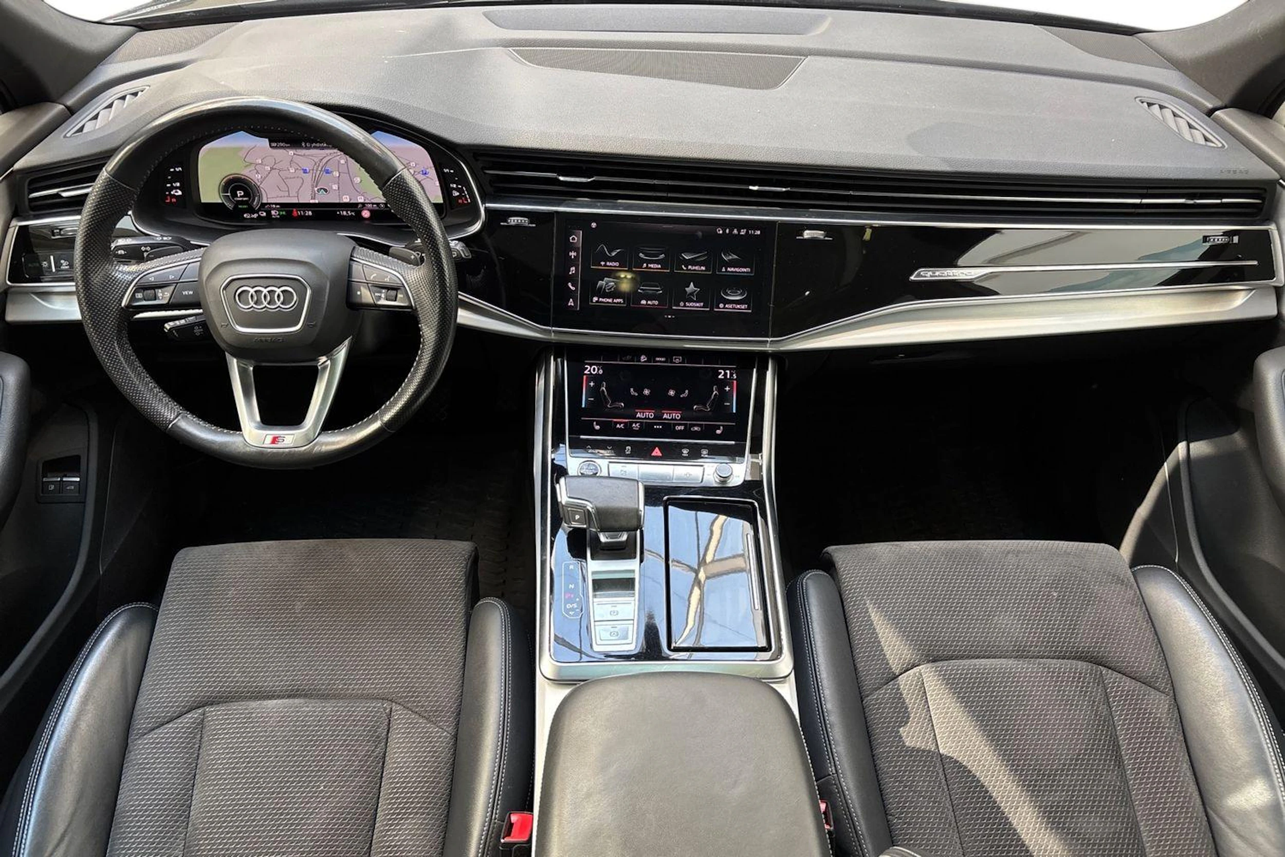 harmaa Audi Q7 2021 kuva 7.