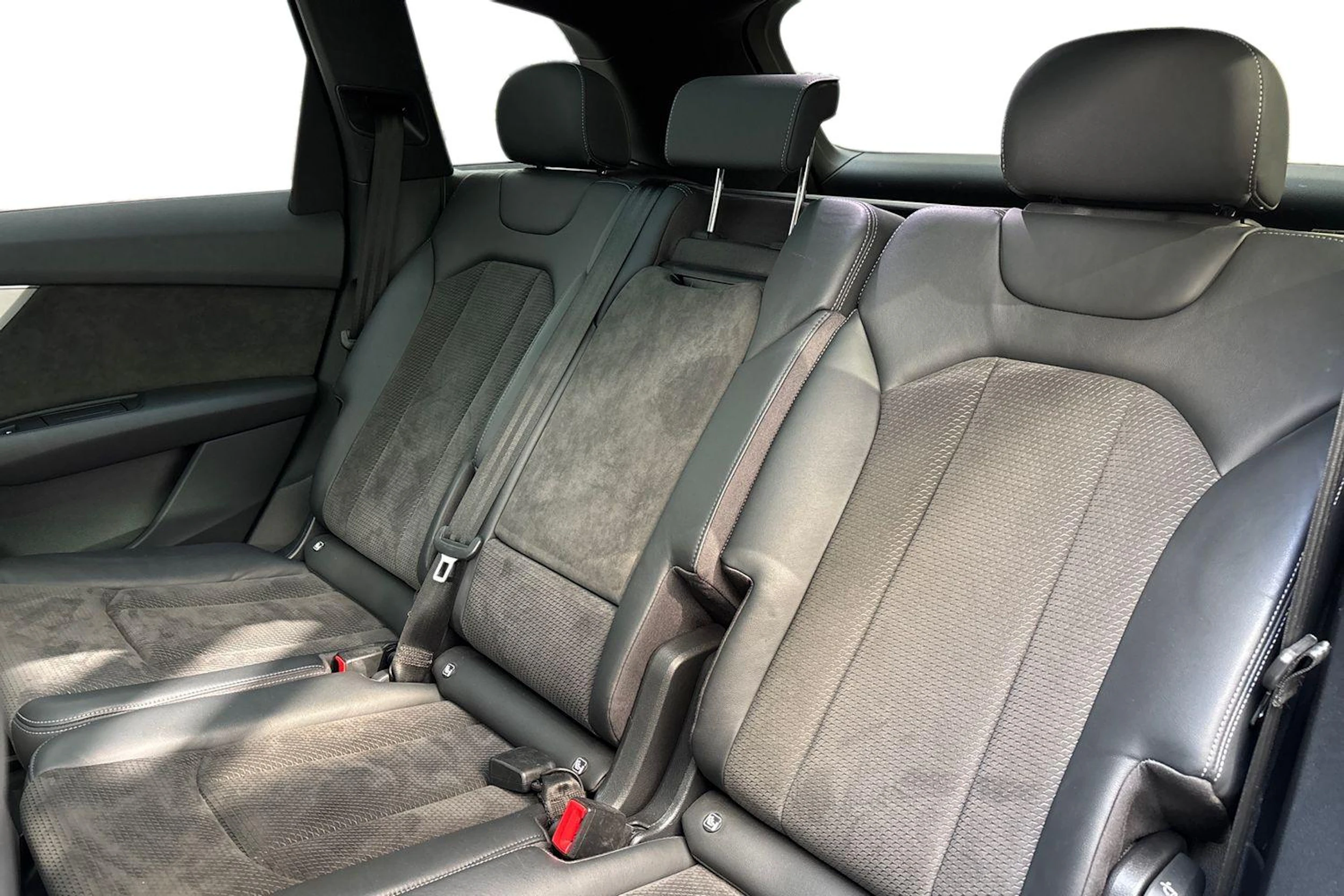 harmaa Audi Q7 2021 kuva 8.
