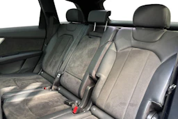 harmaa Audi Q7 2021 kuva 8.