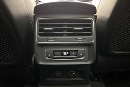 harmaa Audi Q7 2021 kuva 18.
