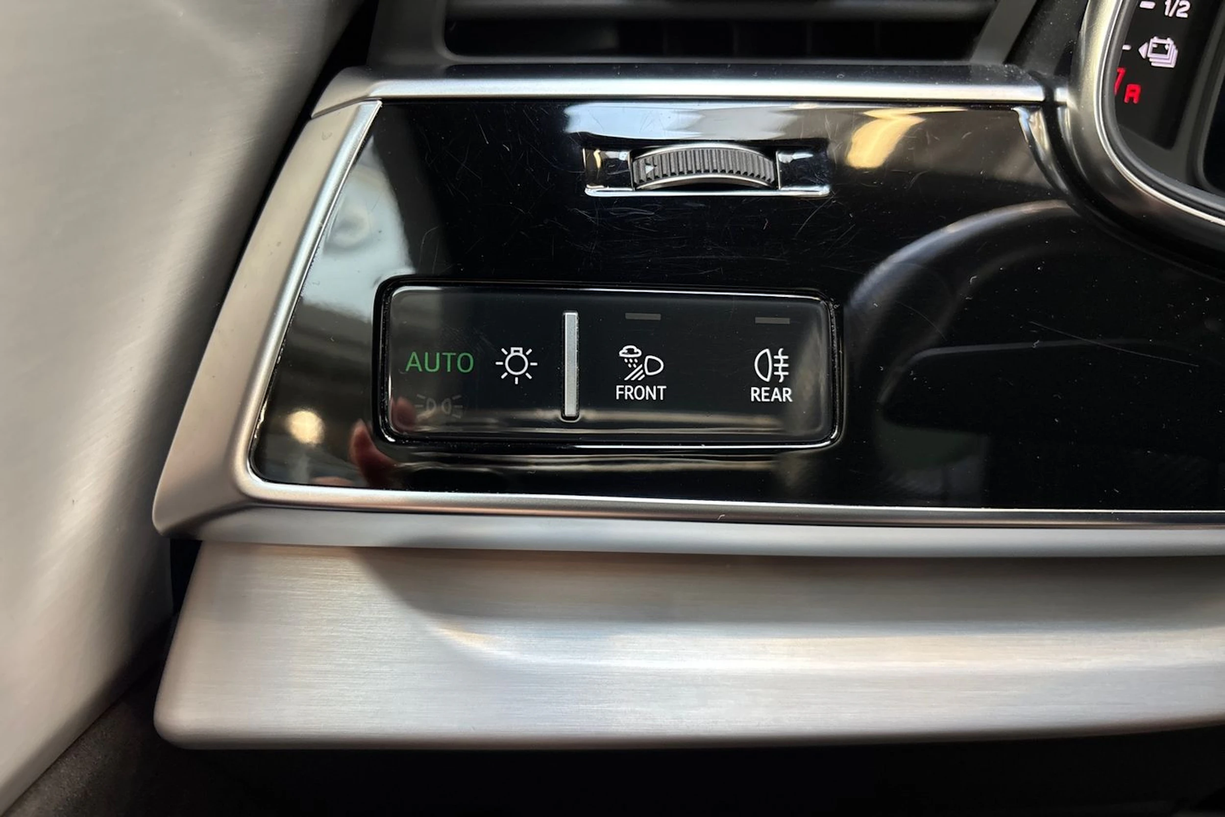 harmaa Audi Q7 2021 kuva 21.