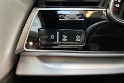 harmaa Audi Q7 2021 kuva 21.
